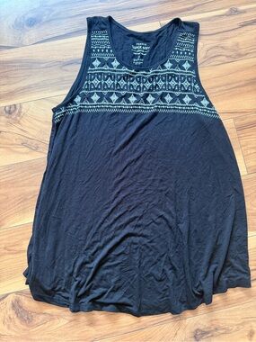 torrid Black Tank with Ivory Geometric Yoke 1x